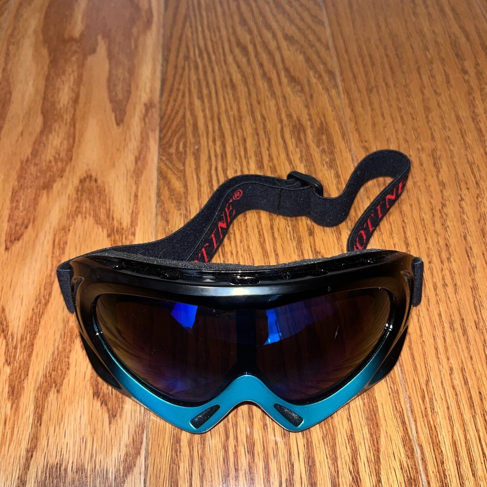 Blue and Black Ski Goggles